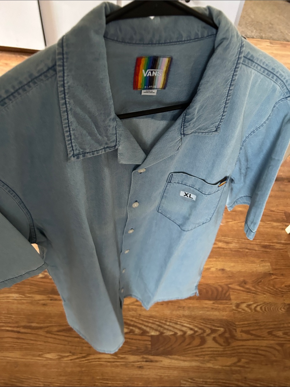 Vans Light Blue Short Sleeve Denim-Look Button Down Shirt unisex
